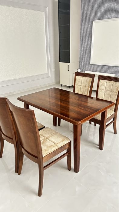 Продаются комплекты из столов и стульев