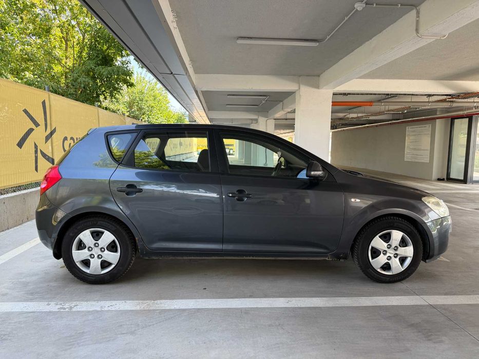 Vând Kia Ceed, an fabricație 2009, motorizare pe benzină, cu 184.739 km la bord