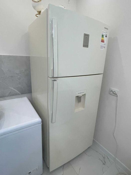 Холодильник Samsung