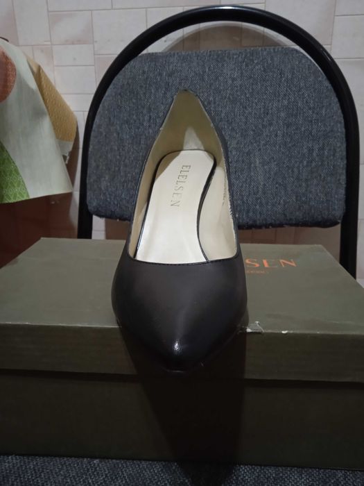 Черные женские туфли