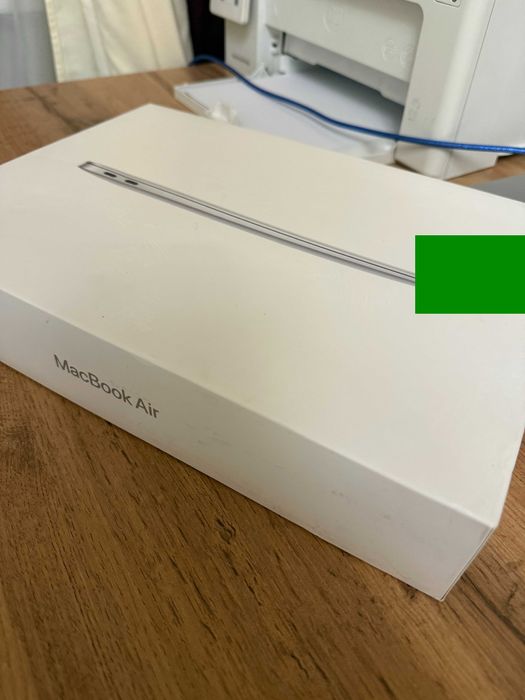 Продам MacBook Air M1 (2020), 256 GB