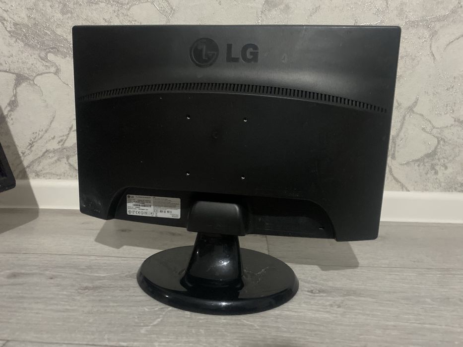 Монитор LG Flatron W1943SS