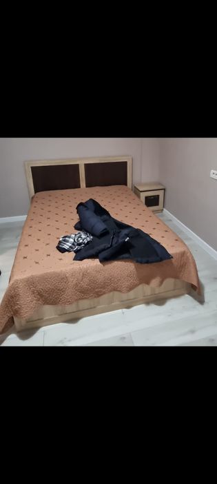 Pat dublu / matrimonial 140x200 cu saltea si noptiera