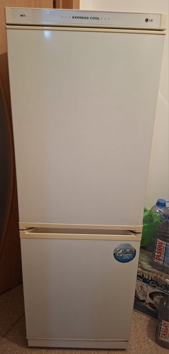 Продам недорого холодильник LG