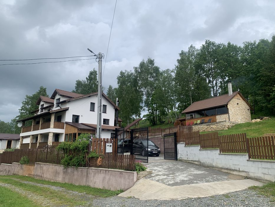 Cabană pentru Închiriat . Disponibila pentru Crăciun. Ocupata de Revel