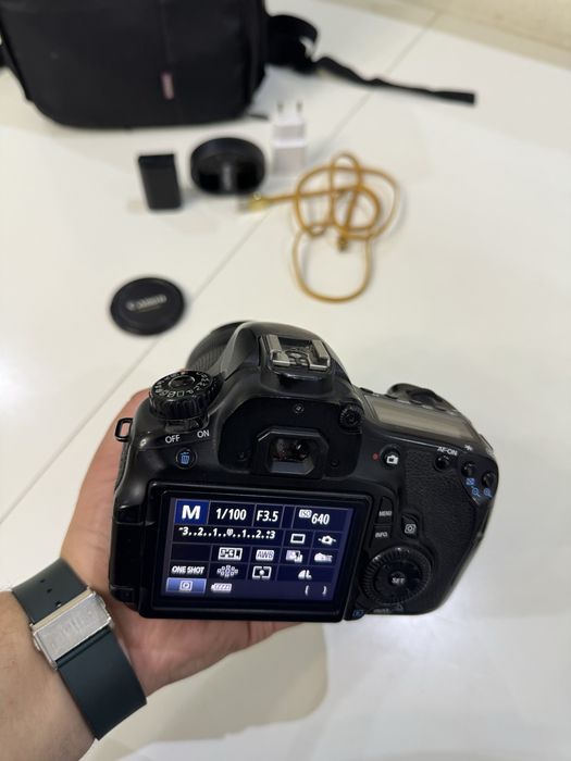 CANON 60D + 18-135mm