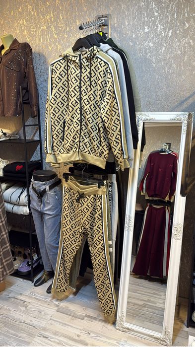 Vand lot haine en gros