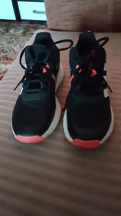 Продавам маратонки