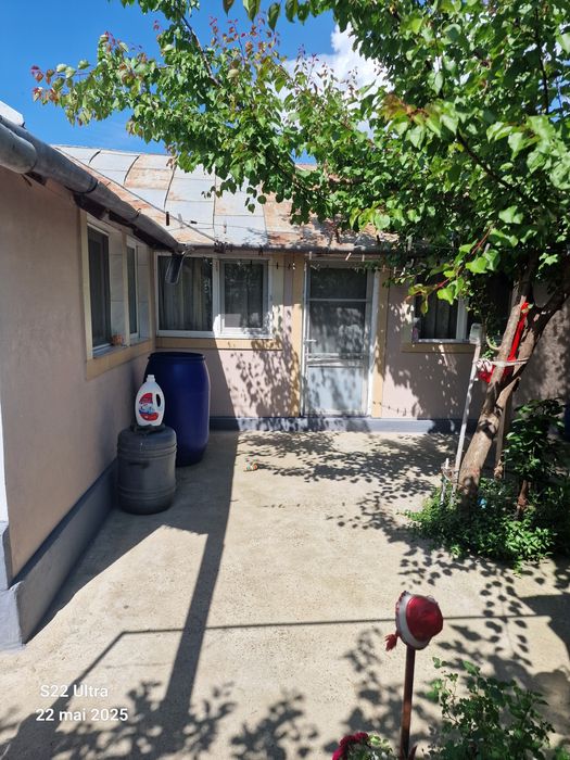 Vând casa în comuna Gropeni