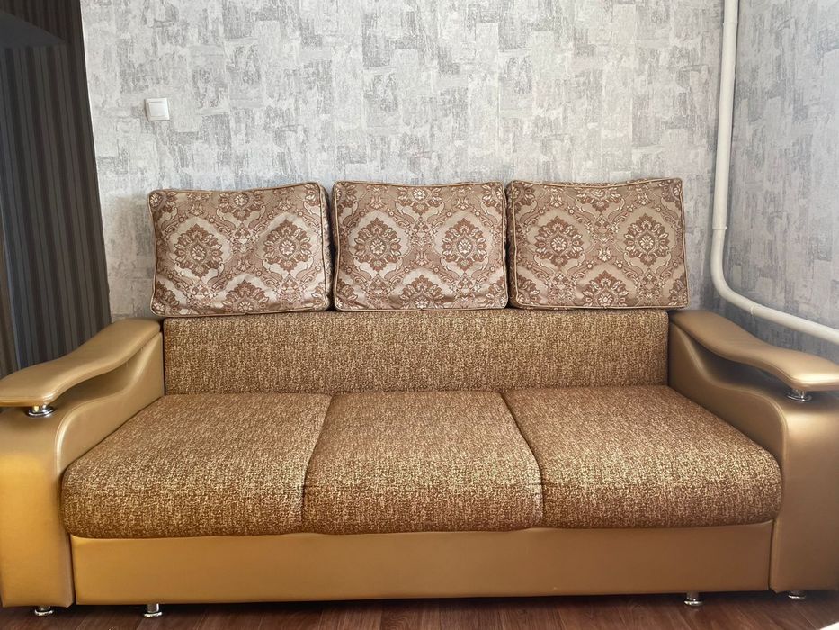 Продается диван тройка