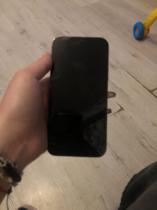 Iphone 12 Pro cititi descrierea