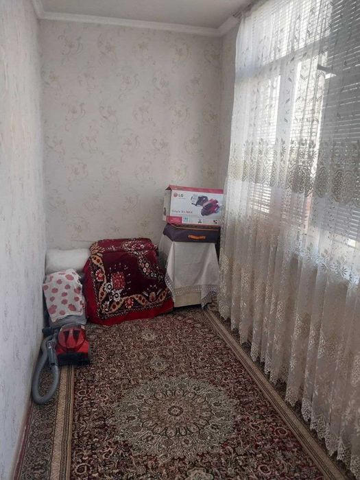 Srochno kvartira sotiladi Ibn Sino 1 xona bez mebel sotiladi