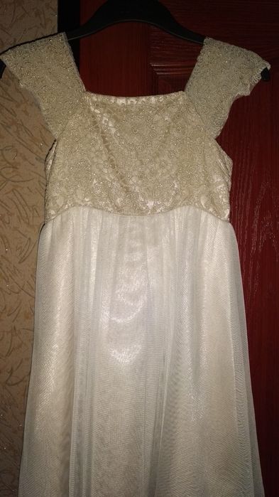 Платье на девочку нарядное