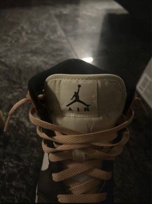 Air Jordan 1  Mid Madder Root