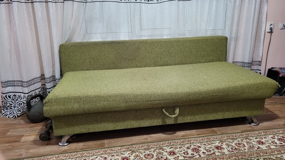 Продам тахту диван,раскладывается,
