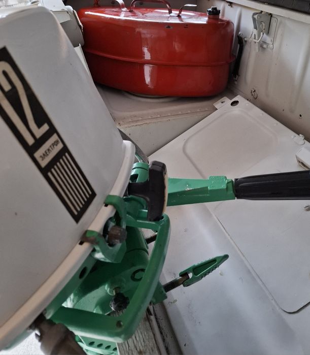 Рядка руска лодка-амфибия "Дон" + мотор Ветерок 12Е – колекционерски