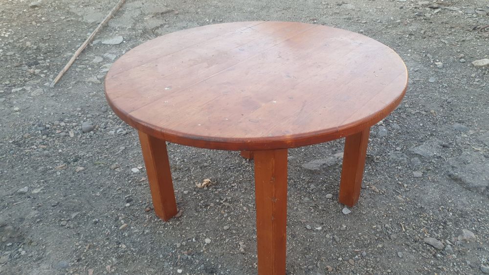 Masa rotunda din lemn
