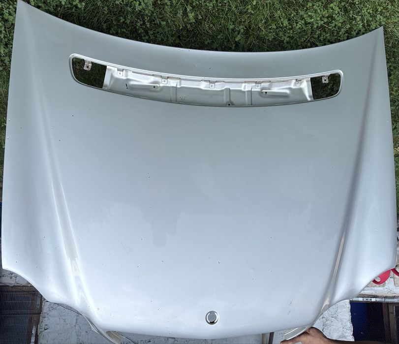 Преден капак за Mercedes W203 (Цвят 744 - Brilliant Silver) - Комплект с кора и амортисьори