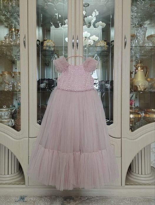 Шикарное, пышное нарядное платье