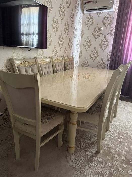 Продаётся стол стулья