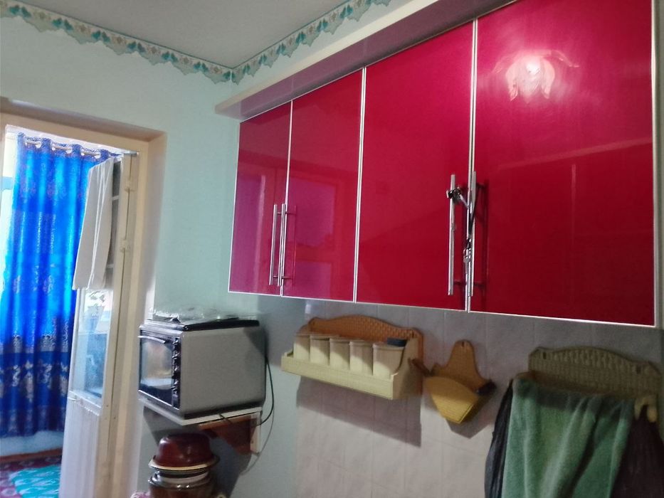 Uy sotiladi 3 xonali kvartira