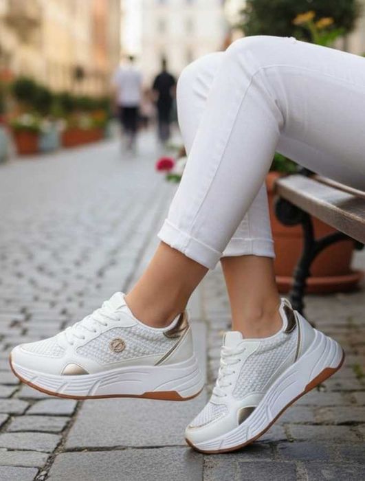 Дамски маратонки в бяло на висока платформа-2026