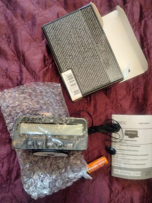 Авточасовник с термометър