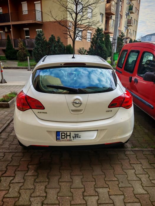 Vând sau schimb  Opel Astra j an fab 2011!