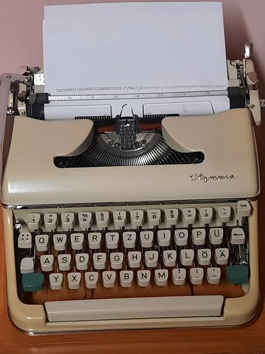 Mașină de scris Olympia SM2 impecabilă