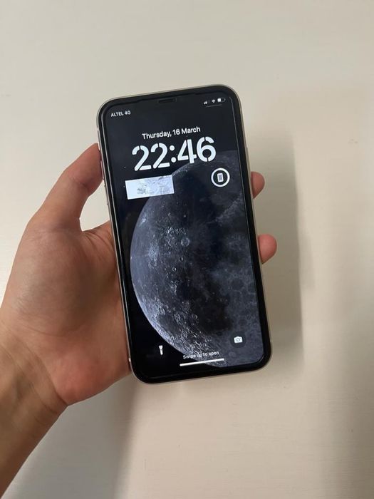 Телефон айфон 11  128 гб