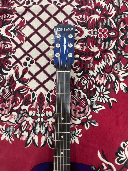 Гитара акстика..