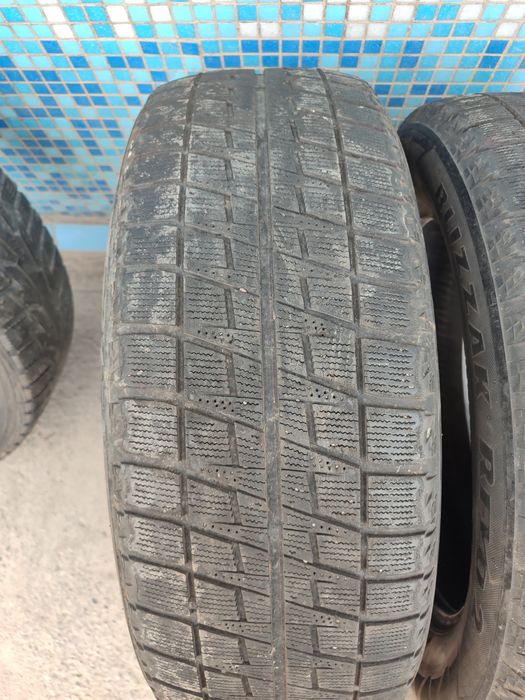 2 зимние резины 215/60R17