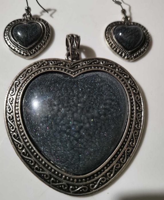 Набор кулон и серьги в форме сердечек