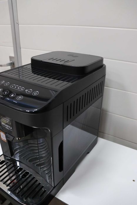 De'Longhi Magnifica Evo ECAM293.52.B  кафемашина с кана за мляко