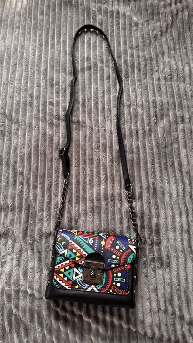 Чанта с дълга дръжка и два джоба