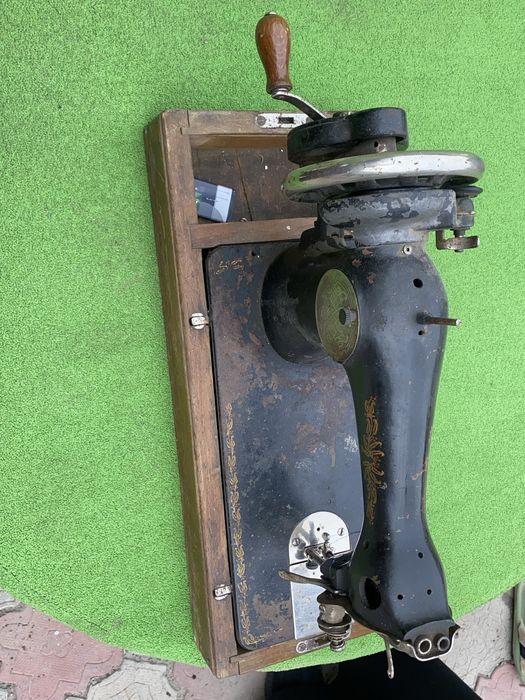 Продаеться швейная мошинка