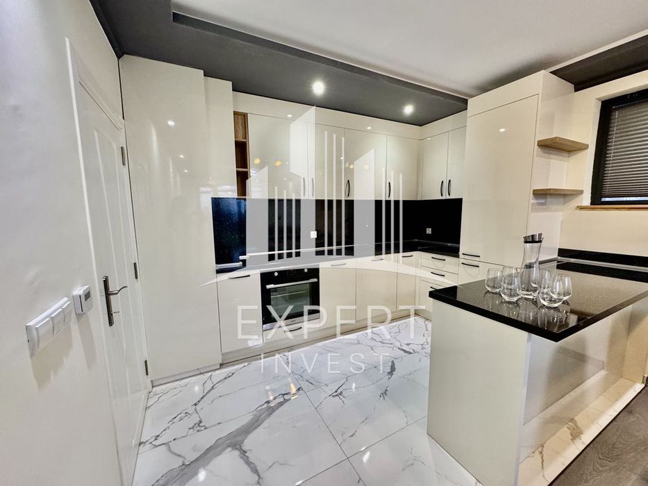 Продава се Двустаен апартамент в Варна, Изгрев - 110 кв.м за 1591 €/кв.м - Снимка #2