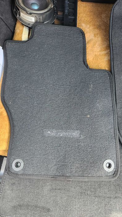 Стелки за Mercedes ML W164. Черен графит с бял шев