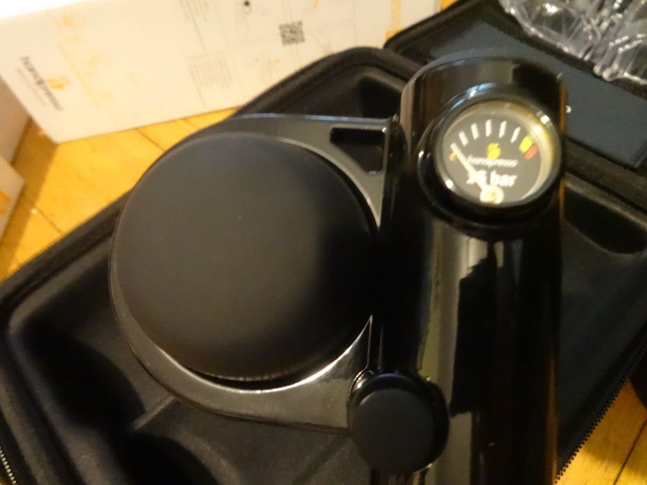 Handpresso, Espresor Manual Portabil, 16 bari + Termos + 4 Cesti. NOU