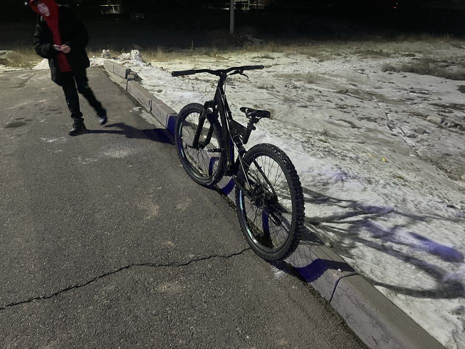 Двух подвесь велосипед