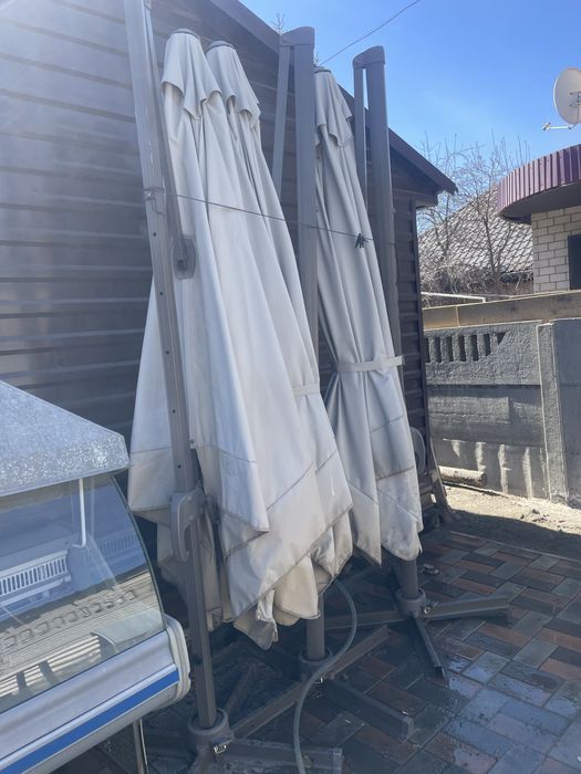 Прдам зонт  большой для кафе, дачи и дома.