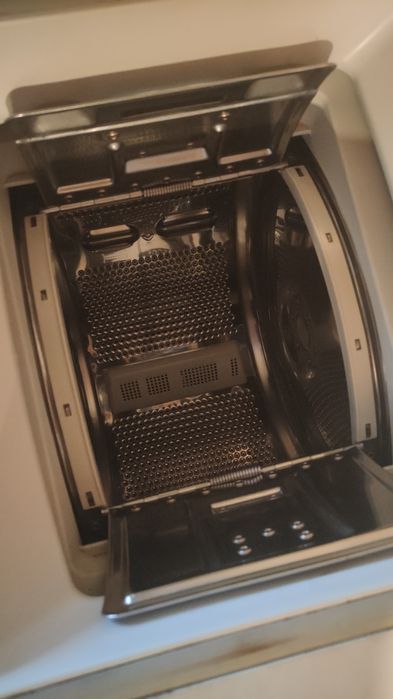 Пералня Сименс с горно зареждане.