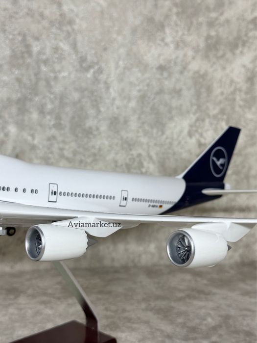 Самолет офиссный сувенир (BOEING-747-LUFTHANSA) с Led подсветкой