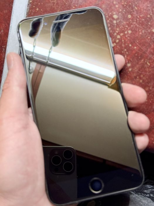 Продам Apple iPhone 7 Plus 128Gb Jet Black