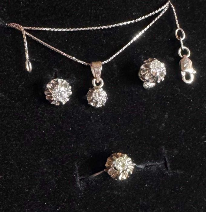 Set complet aur alb 18k cu diamante naturale si certificat.