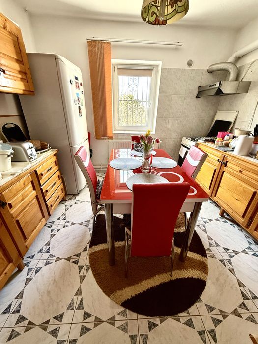 Apartament 2 camere - Etaj 1 - decomandat - gaz