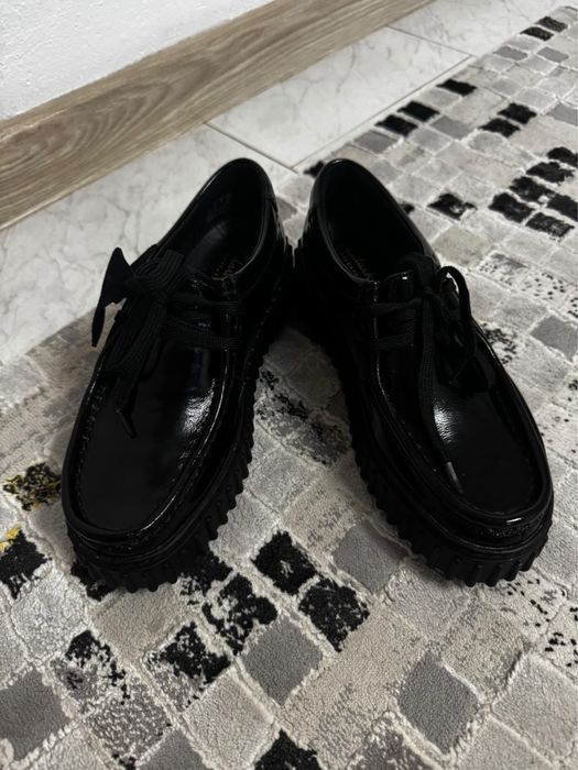 Обувки Clarks Signature, Естетвена кожа