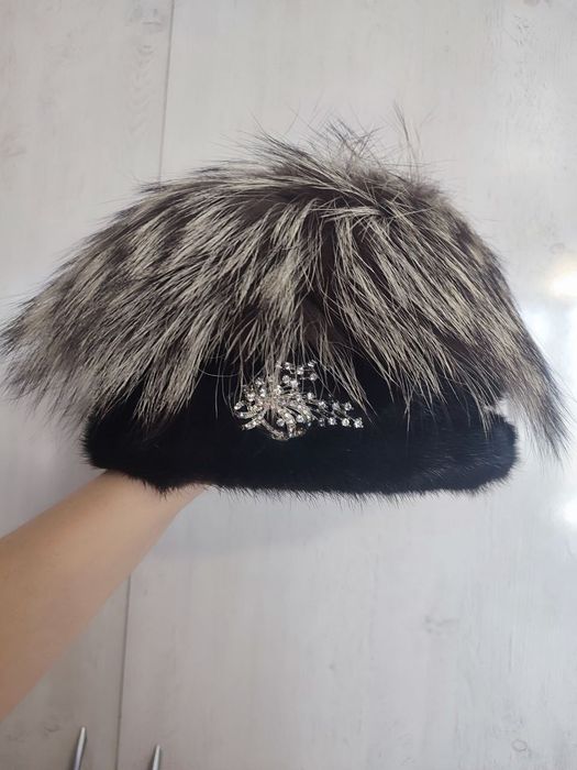 Продам б/у норковые шапки. Цены уточняйте.