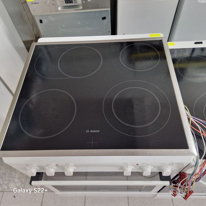 Комплект фурна и плот за вграждане тип шейна BOSCH Pyrolyse