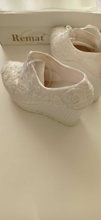 Дамски луксозни обувки на висока платформа REMAT